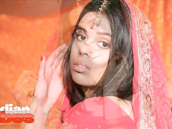Sexy sexy movie babe Priya uffata cidhaa uffatte