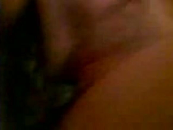 Hiriyoonni gaa'elaa kaaba india ofii isaanii fucks sexy blue film. filmed filmed mana keessatti hojjetame fuck clip