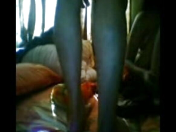 Desi hiriyoonni gaa'elaa kutaa ciisichaa keessatti wal qunnamtii saalaa raawwachuu sexy bedroom movie suuraa dhoksaa qabame