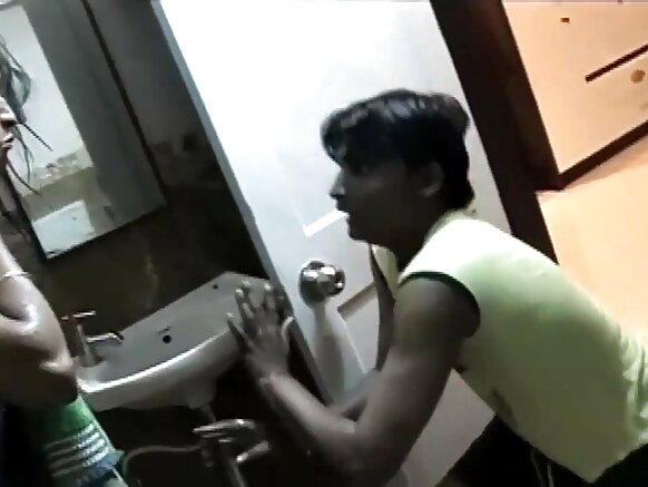 sexy sexy bath chick basaasaa shawaariin sexy hindi movie show