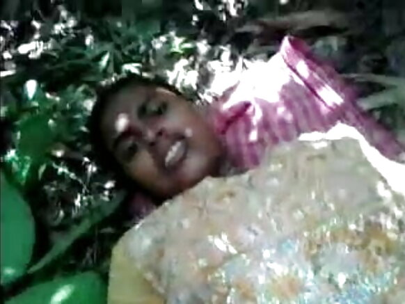 Desi- Intala bareedduu busty bosona keessatti saree wajjin wal qunnamtii saalaa raawwatte movie part 2