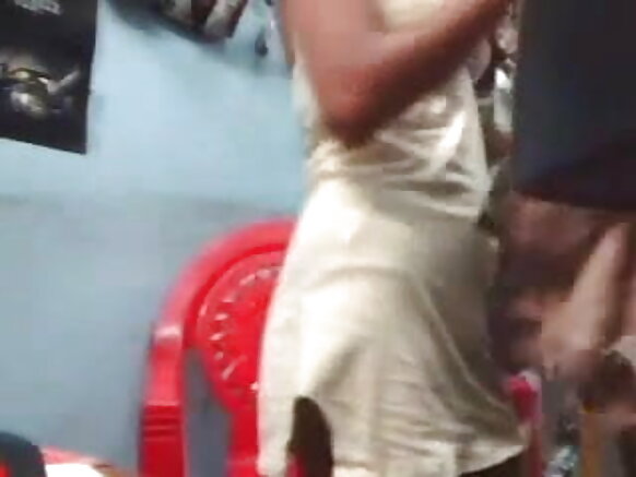 Hiriyoonni gaa'elaa Desi harma guddaa qaban fiilmii sexy suuqii keessatti mijataa ta'uu