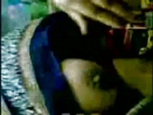 Boobs guddaa olkaa'ame kan aunty Hindii Mallu jaalallee isheef suuqii guddaa keessatti agarsiifama hindi movie sexy