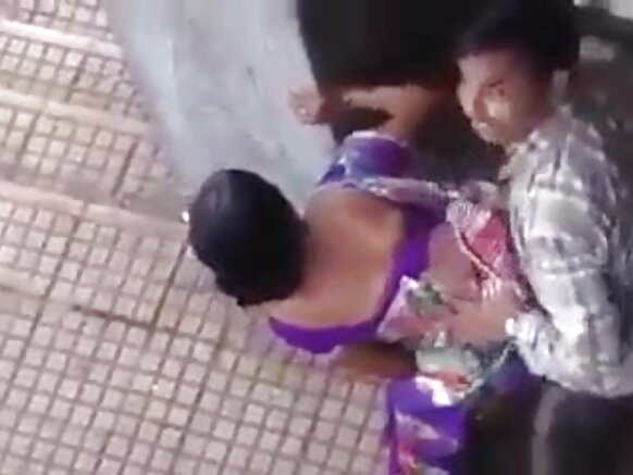 Hiriyoonni gaa'elaa Hindii ummata duratti qabaman jaalallee isaanii ummata duratti qabameef fiilmii seexanaa erganiiru