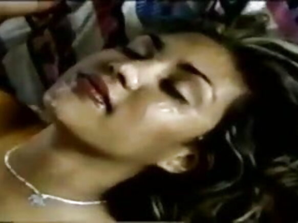 Ejjituu Hindii sexy viidiyoo fiilmii sexy - Sexy Koo keessatti kutaa ciisichaa keessatti wal qunnamtii saalaa raawwatte