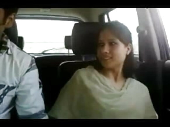 Dargaggoonni hiriyoonni gaa'elaa kaaba Hindii irraa dhufan fiilmii dargaggeessaa sexy movie hindi car part-i