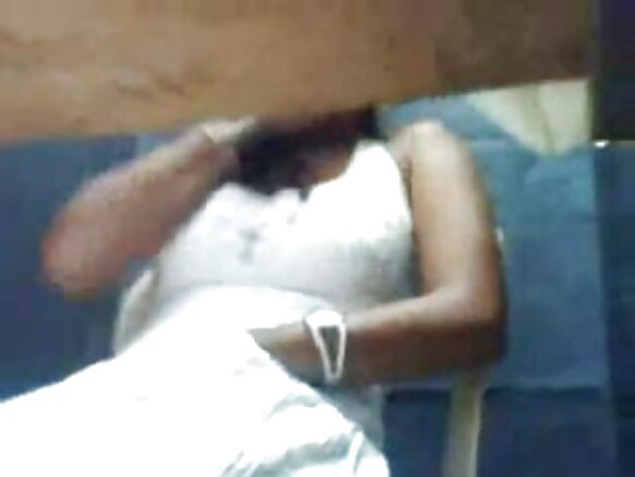 Hindii cam show intala sexy sexy movie mana nyaataa keessatti masturbates - by Sanjh