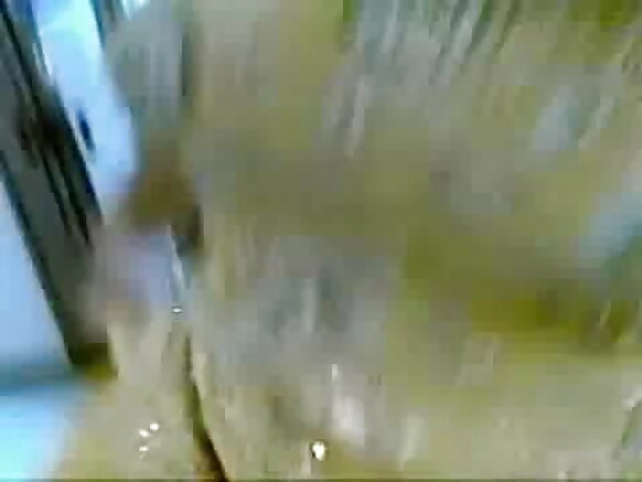 Aantiin Keeraalaa fiilmii ishee sexy hindi viidiyoo sexy bf chudai waliin ilaalaa jirtu