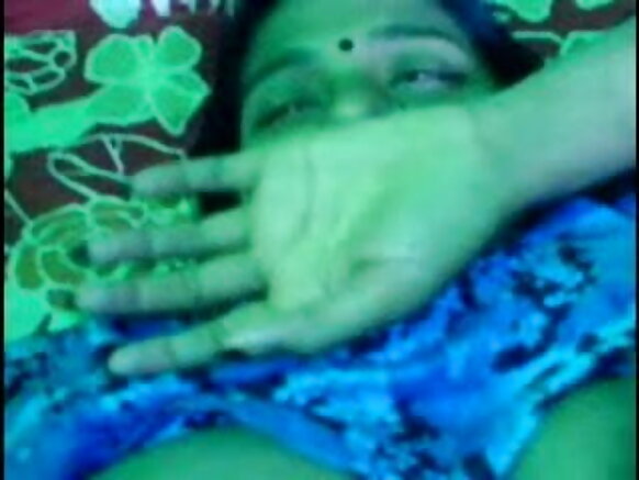 Bangla desi aunty barsiisaa dhuunfaa intala ishee dhuunfaa wajjin walqunnamtii saalaa raawwatte barsiisaa fiilmii hindi sexy haaraa