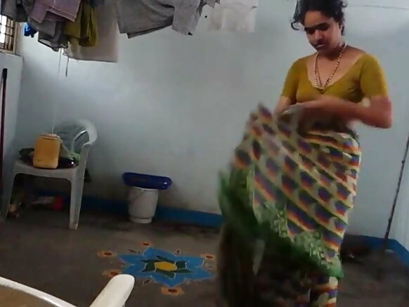 Desi sexy show agarsiisa rifeensa dhuri wajjin desi bath saree fayyadama mana fincaanii booda