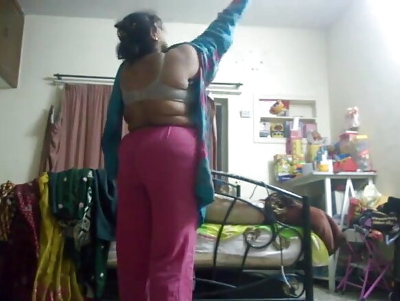 Hot aunty kaameeraan qabamte, fiilmii viidiyoo sexy kaameraa jalaa dhokate