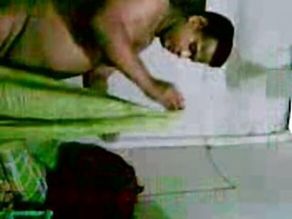 Real aunty sex aunty india saree mana keessatti kan hojjettu abbaa warraa ishee inglizii waliin walqunnamtii saalaa raawwachuu full sexy video