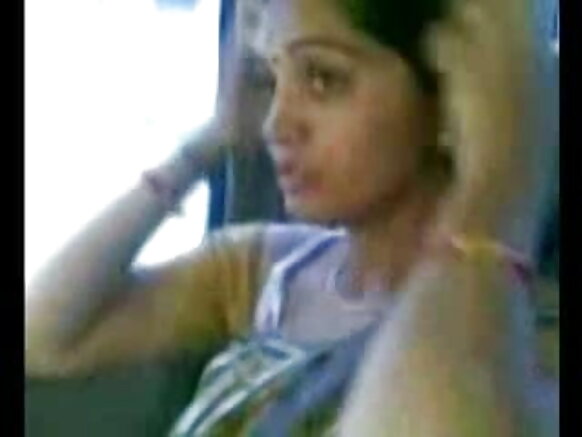 Ogeessa bilchaataa indian sexy blue hindi ripe boobs konkolaataa keessatti boobs agarsiisa