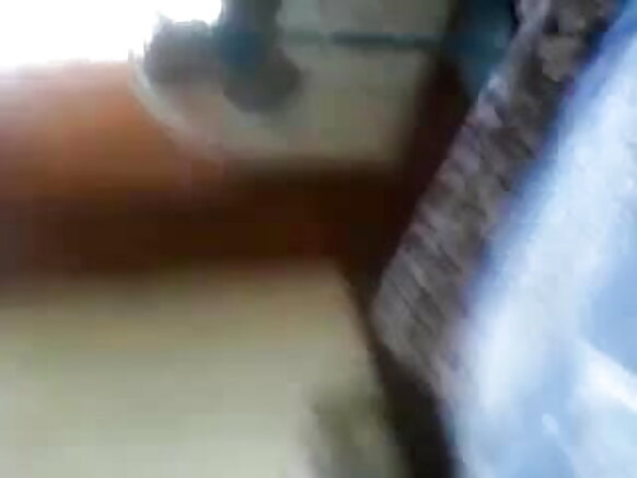 Desi britanic bhabhi fiilmii walqunnamtii saalaa bra uffachuun hiriyyaa adeeraa wajjin