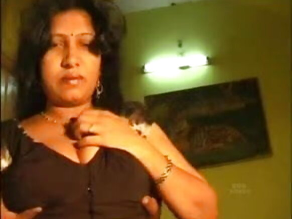 Mallu Aunty Bollywood Sexy Movie Viidiyoo Jaalala Aunty Scandal 003