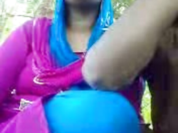 Desi aunty paarkii keessatti qorqorroo hojjettee desi aunty full sexy in hindi