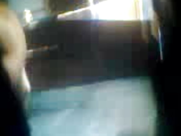 Hindii bustonous aunty hindi sexy movie Qullaa dhiqachuu aunty ollaa qullaa qabamte