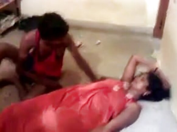 Hiriyoonni Kannada hiriyyoota Ingilizii fuulduratti walqunnamtii saalaa raawwatu sexy movie HD