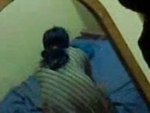 Desi aunty hindi hd sexy movie aunty abbaa warraa ishee waliin walqunnamtii saalaa raawwachuu dhoksaan video captured