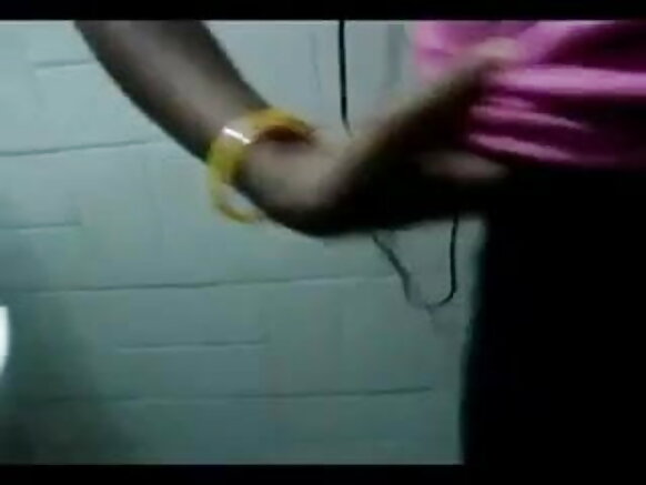 Hojjettuun manaa Hindii viidiyoo fiilmii sexy ishee isa guddaa mana fincaanii keessatti boobs ishee lallaafaa agarsiisti