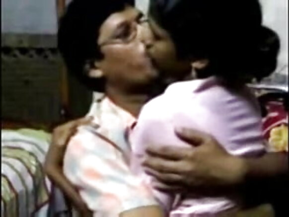 Mataan Hindii Kibbaa hoteela Hooliwuud sexy hindi mine hotel keessatti hojjettuu manaa ishee gammadaa jirti