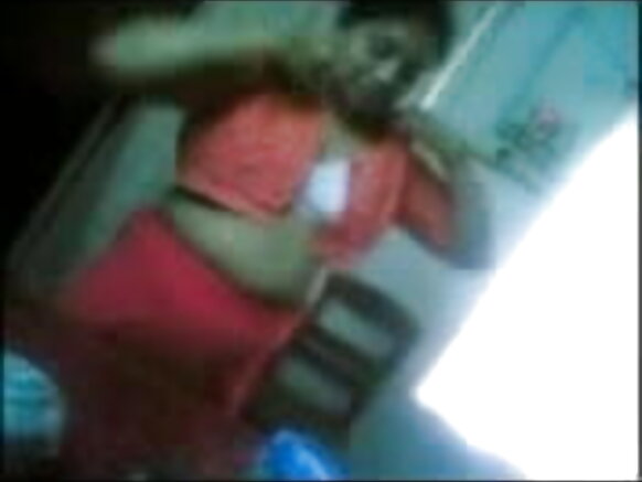 Aunty India Busty maamila ishee Hindiif blowjob kenniti, isa qunnamti