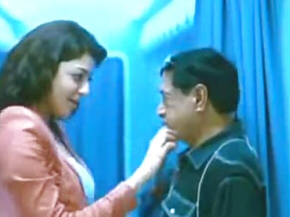 Kiliippii hin mul'anne kajal agarwal waliin dhungannaa ho'aa nama fiilmii sexy durii buqqifame