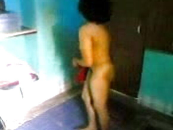 Fiilmii viidiyoo sexy aunty bareedduu Hindii