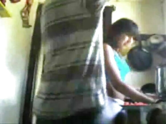 Ilma obboleessa Hindii nyaata Hindii keessatti wal qunnamtii saalaa raawwachuu fi sagalee guddaadhaan boo'uu sexy movie video hd