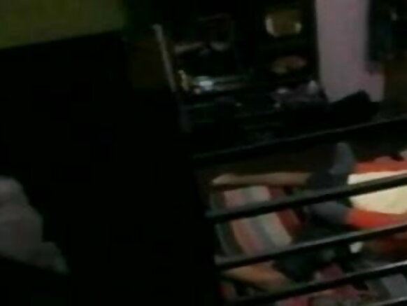 India bf video film sexy hindi jaalallee isaa mana keessatti kaameraa dhokatee qabate