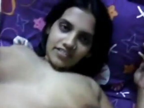 Abbootiin warraa tokko tokko fiilmii seexanaa ta'e Hindi HDn agarsiisuudhaan haadhotii manaa isaanii sexy ta'etti qoosu.