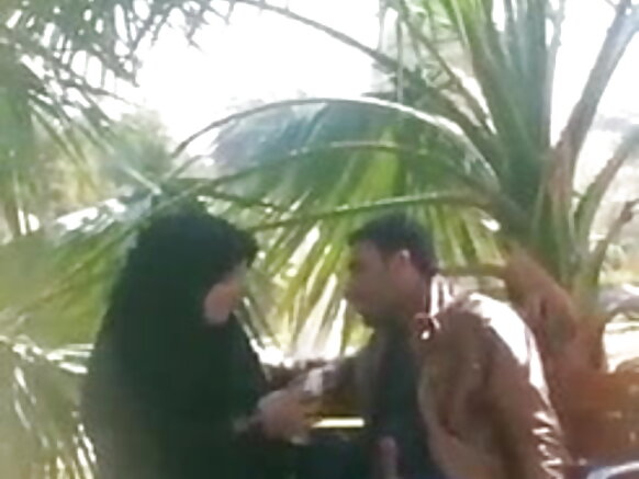 Paakistaan ​​full sexy hindi movie hijabi BJ fi straw hanga paarkii uummataa Paakistaan ​​keessatti fiigdutti